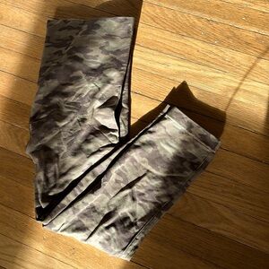 SPANX green camo crop leggings size 1X LIKE NEW